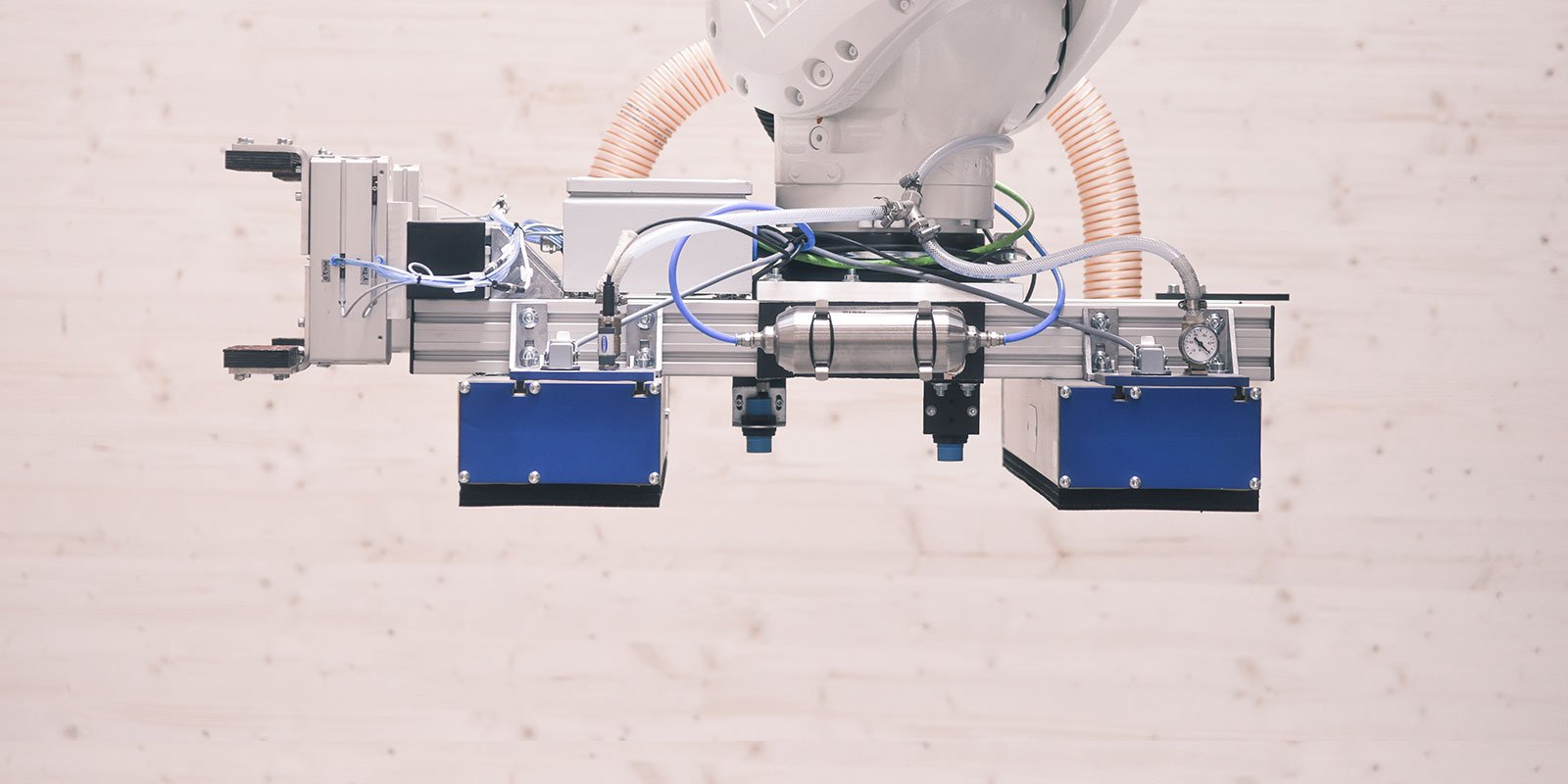 BEC ROBOTICS - KUKA - Produktionsautomatisierung - Industrierobotik - Mobile Robotik - Effizienz - Produktivität - Materialtransport - Prozessoptimierung - Mitarbeiterförderung